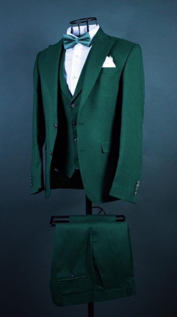 Мужской костюм тройка зеленого цвета